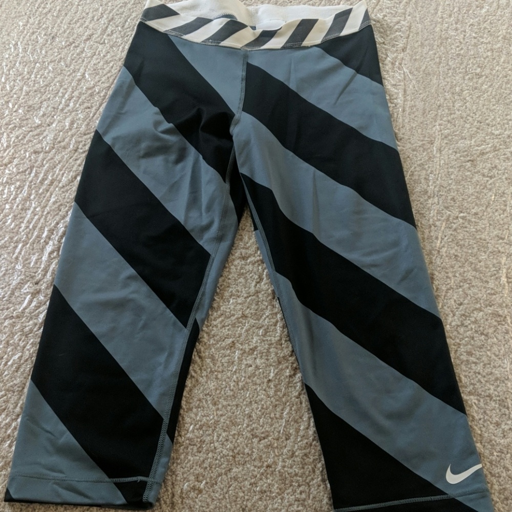Nike pro capris